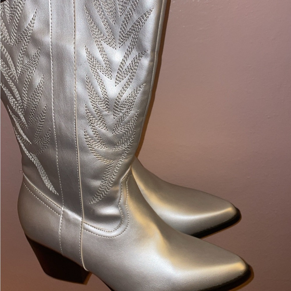 Chic Silver Heeled Boots for Women